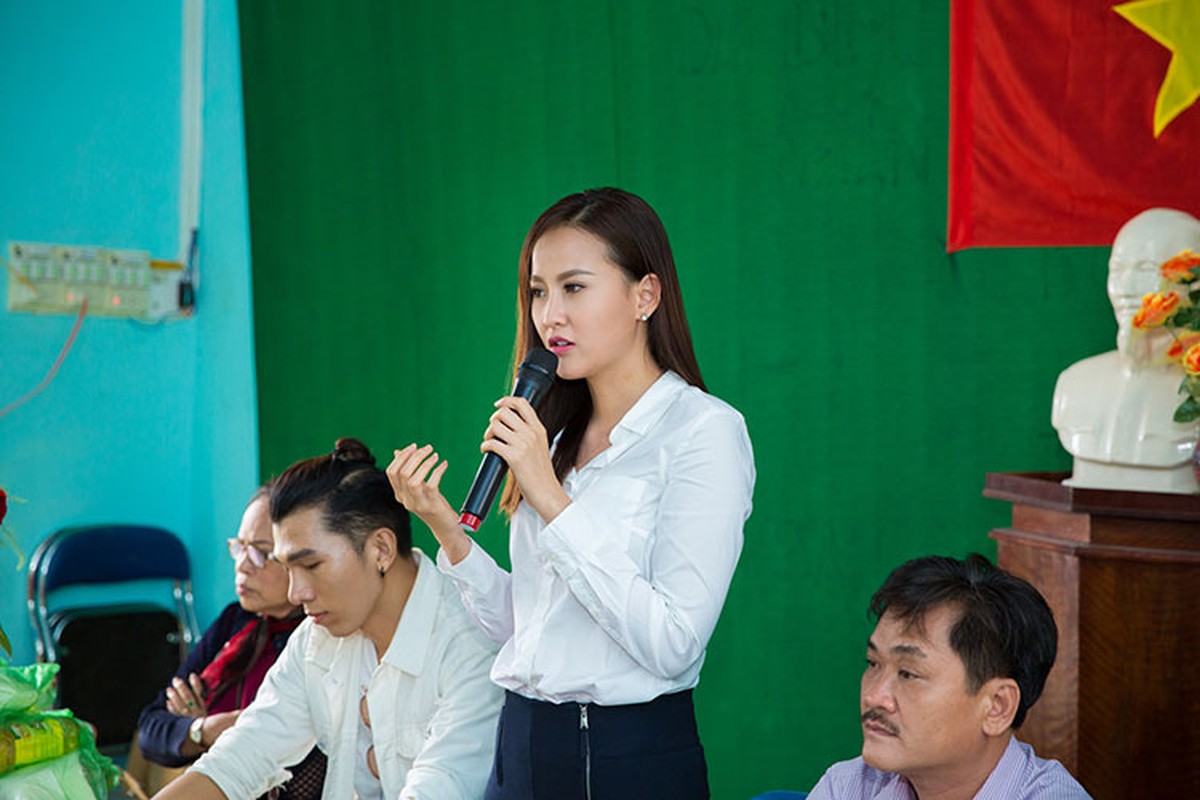 Sau dang quang Miss Globe, Khanh Ngan trich tien thuong den Phu Yen tu thien-Hinh-3